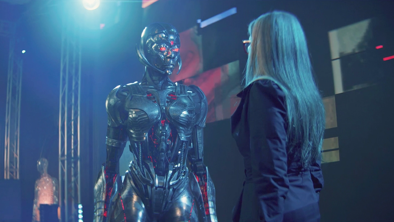 Jocasta In Marvel Comics: Origin, Powers And Visionquest 2 Jocasta In Robot Form Standing Beside A Woman In Visionquest