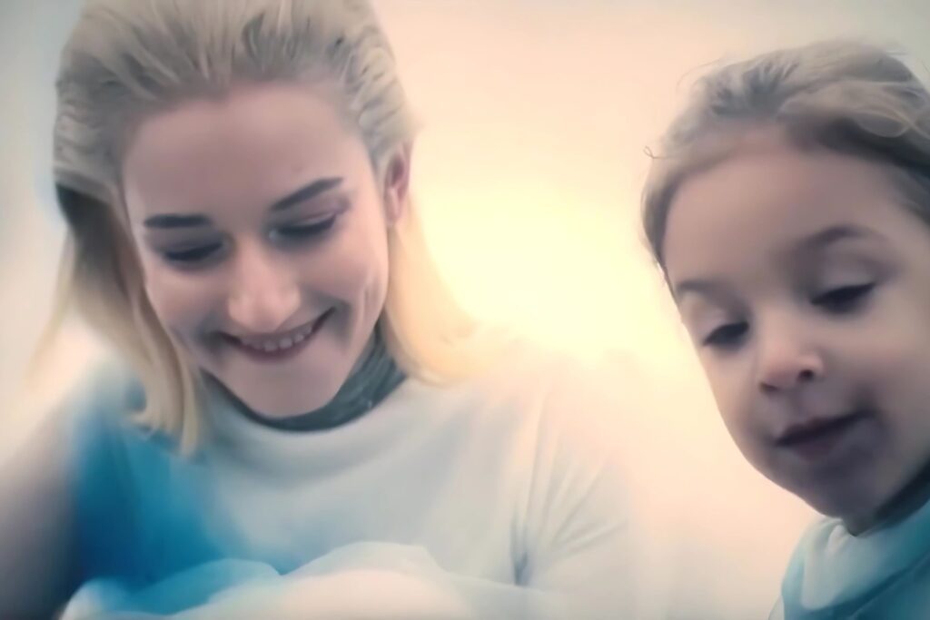 Julia Garner Shalla Bal
